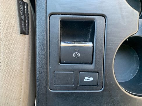 Used 2019 Subaru Legacy 2.5i Premium AWD/4WD image 17