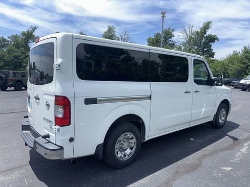 Used 2017 Nissan NV 3500 SL RWD image 3
