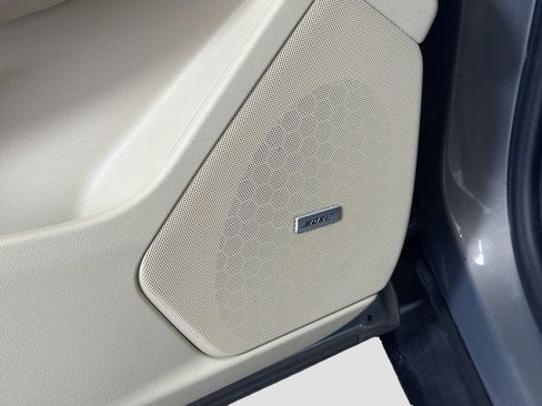 Used 2018 Cadillac XT5 FWD image 17