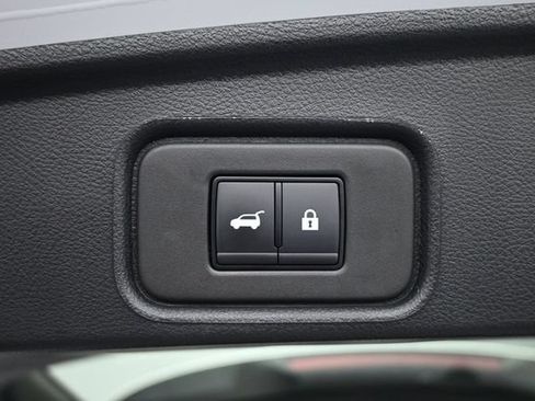 Used 2025 Nissan Pathfinder SL FWD image 16