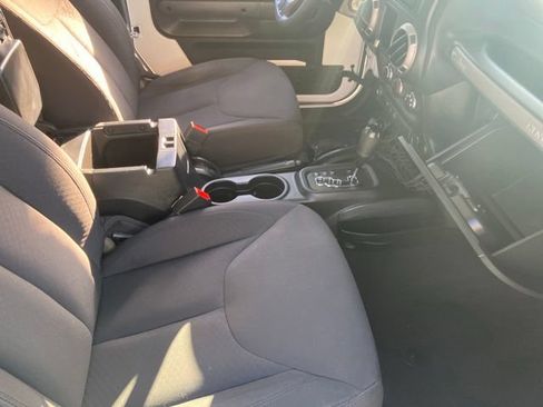 Used 2016 Jeep Wrangler Sport w/ Mopar Black Appearance Group AWD/4WD image 26
