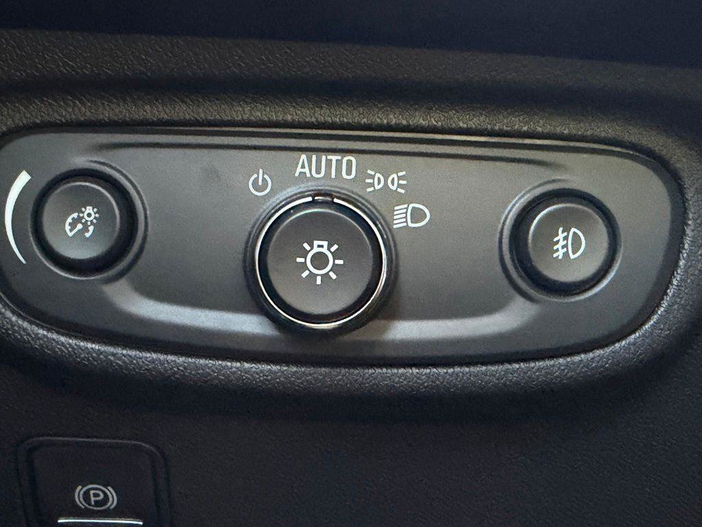 Used 2023 GMC Terrain SLT AWD/4WD image 25