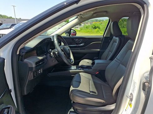 Used 2023 Lincoln Corsair Reserve w/ Equipment Group 201A AWD/4WD image 13