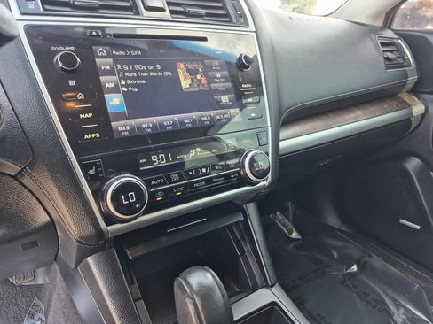 Used 2018 Subaru Outback 2.5i Limited AWD/4WD image 11