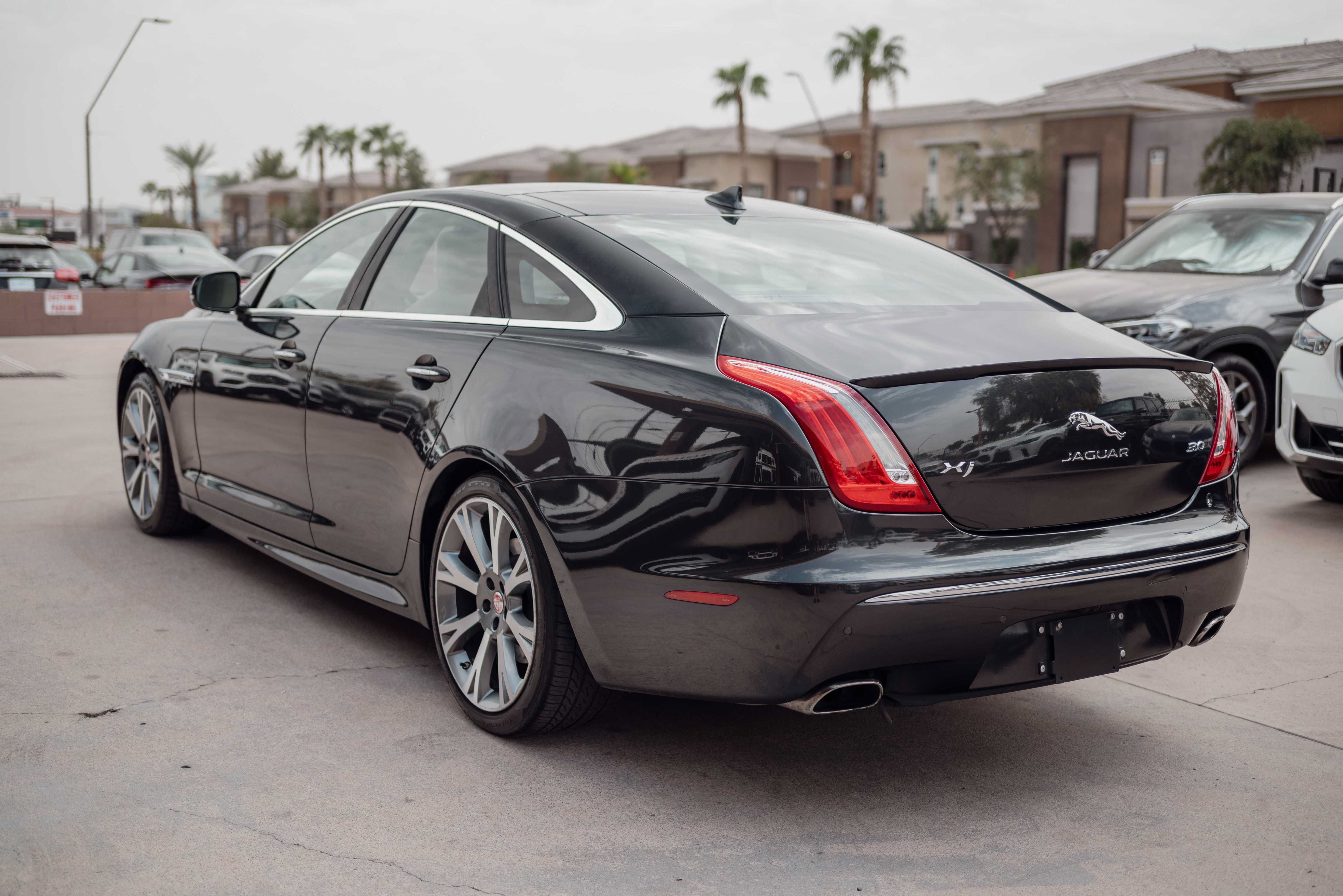 Used 2015 Jaguar XJ RWD image 5