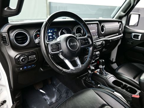 Used 2022 Jeep Wrangler Unlimited Rubicon 4xe w/ Cold Weather Group AWD/4WD image 14