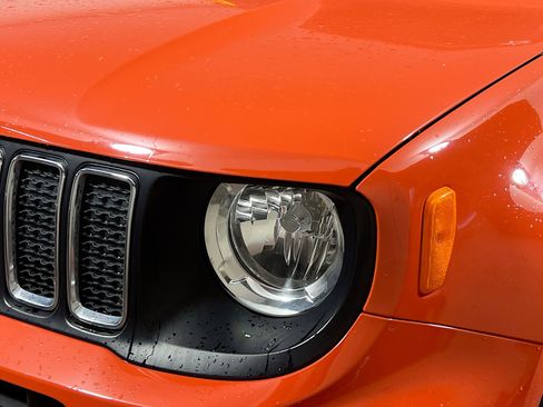 Used 2021 Jeep Renegade Latitude FWD image 11