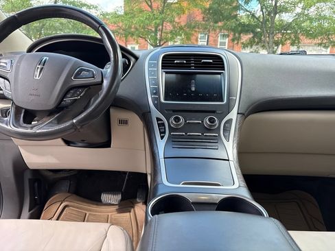Used 2017 Lincoln MKX Select w/ Select Plus Package AWD/4WD image 8
