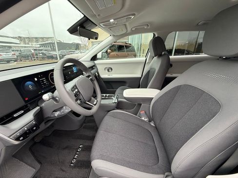 Certified 2025 Hyundai Ioniq 5 SE image 11