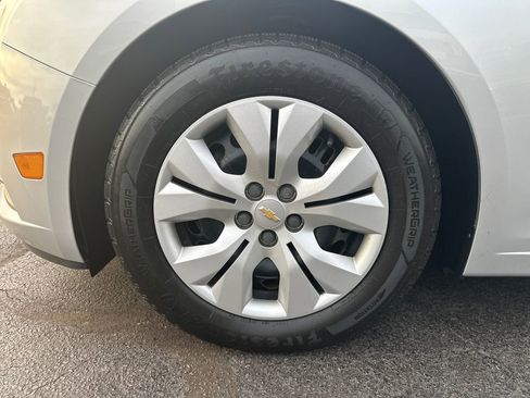 Used 2013 Chevrolet Cruze LS image 26