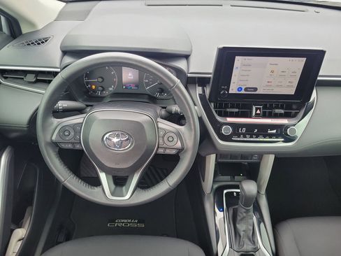 Used 2024 Toyota Corolla Cross LE FWD image 14