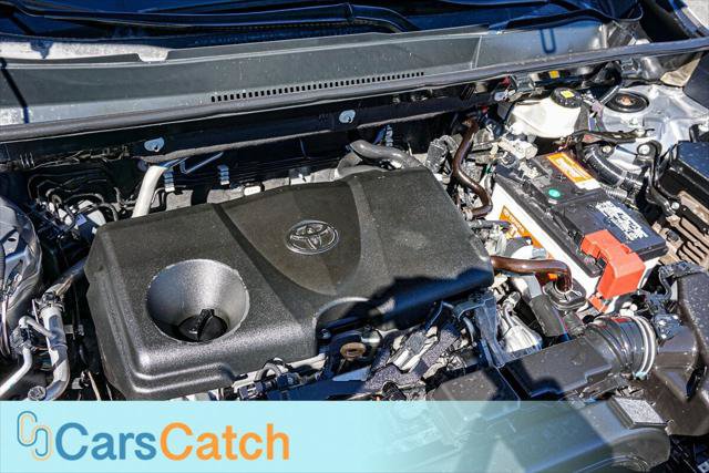 Used 2020 Toyota RAV4 XLE w/ Convenience Package FWD image 43