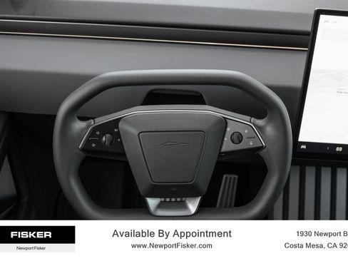Used 2024 Tesla Cybertruck AWD Crew Cab image 21