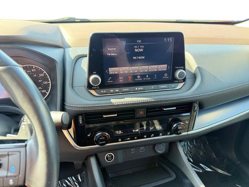 Used 2023 Nissan Rogue SV w/ SV Premium Package image 12