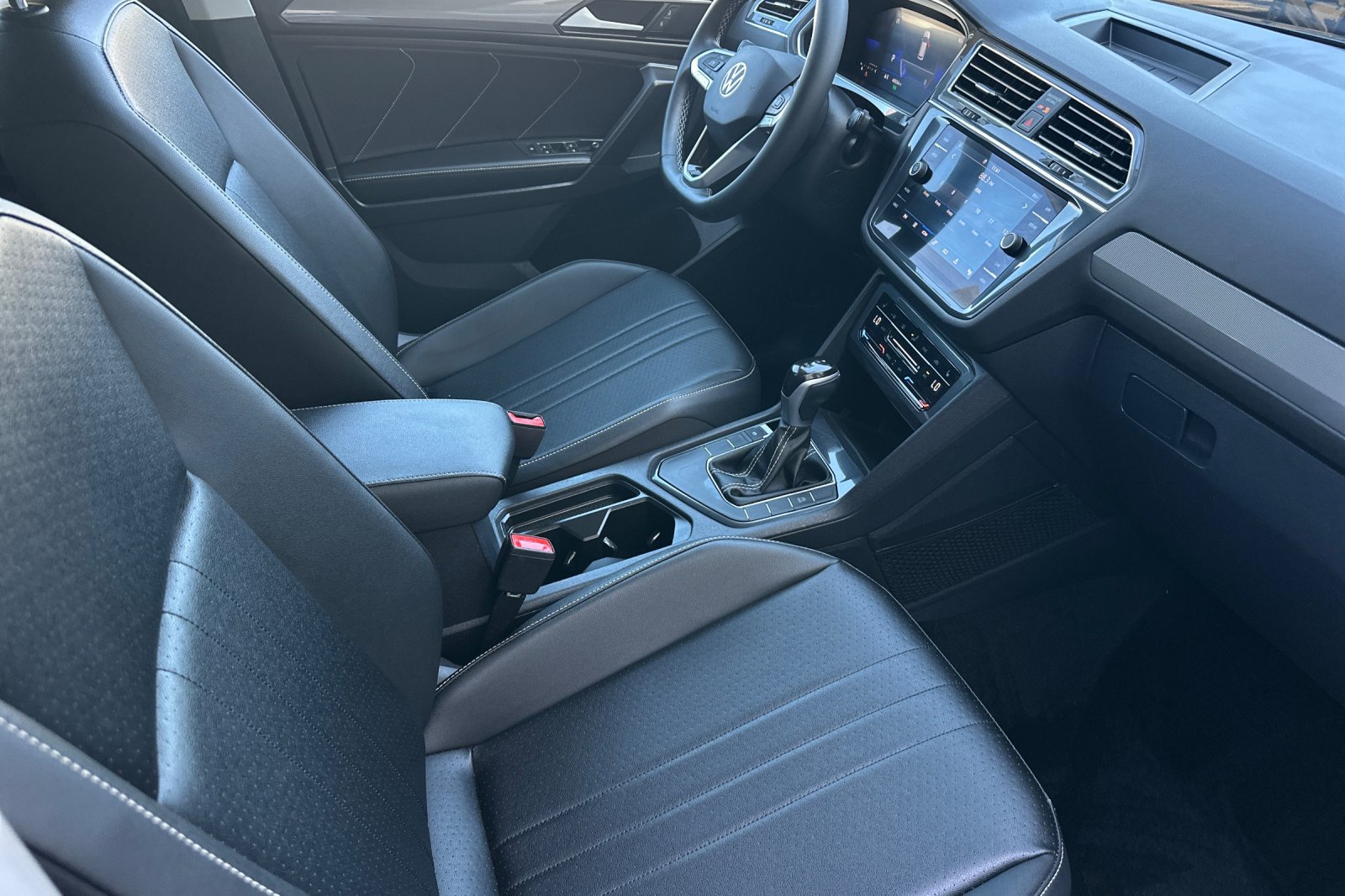 Used 2023 Volkswagen Tiguan SE FWD image 17