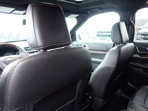 Used 2019 Ford Explorer Platinum image 17