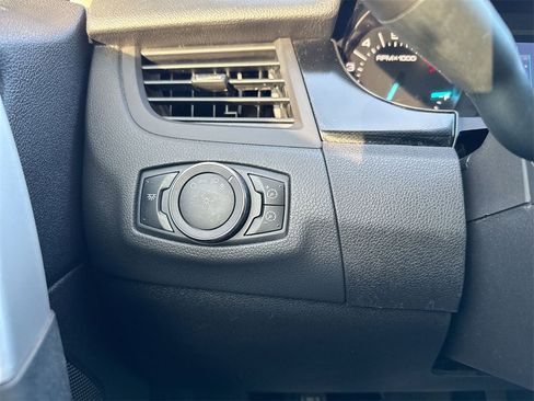 Used 2012 Ford Edge SE image 16