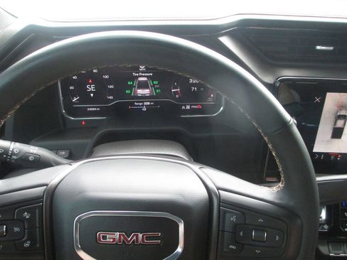 Used 2025 GMC Sierra 2500 AT4 w/ AT4 Premium Plus Package AWD/4WD image 36