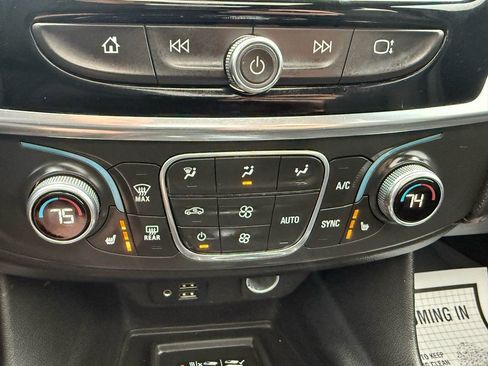 Used 2022 Chevrolet Traverse RS image 23