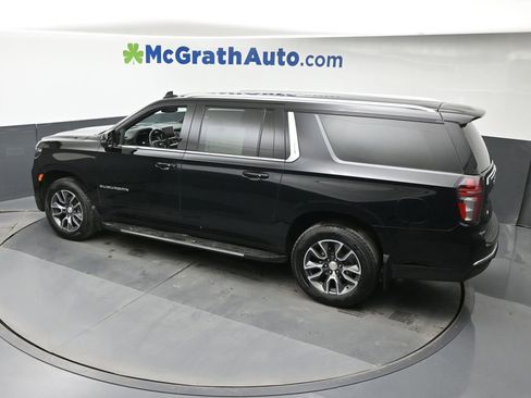 Used 2022 Chevrolet Suburban LT w/ Luxury Package image 27