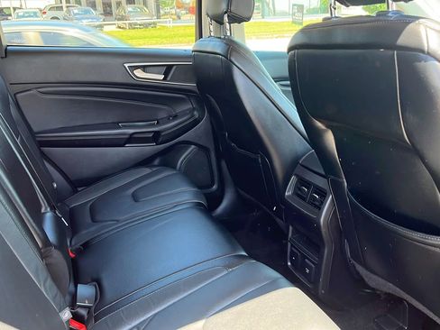 Used 2015 Ford Edge Titanium w/ Technology Package FWD image 4