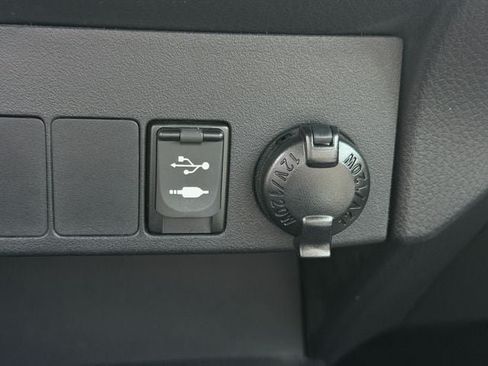 Used 2016 Toyota RAV4 Limited FWD image 21