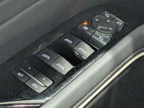 Used 2021 Cadillac Escalade Premium Luxury image 17