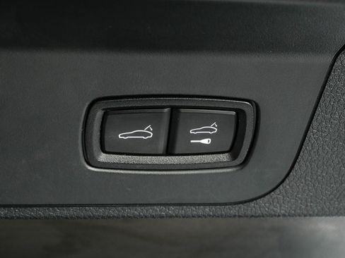 Used 2021 Porsche Panamera 4 AWD/4WD image 34