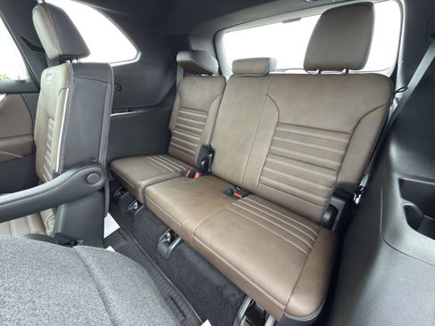 New 2026 GMC Acadia Denali Ultimate w/ LPO, Floor Liner Package AWD/4WD image 13