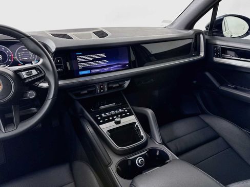 Certified 2026 Porsche Cayenne AWD/4WD image 25