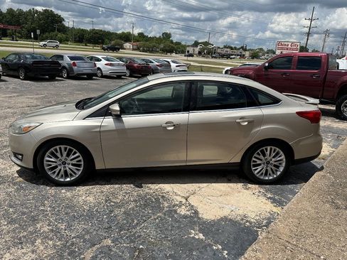 Used 2017 Ford Focus Titanium FWD image 5