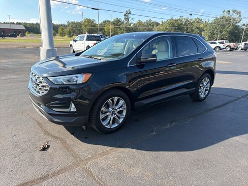 Used 2019 Ford Edge Titanium FWD image 2