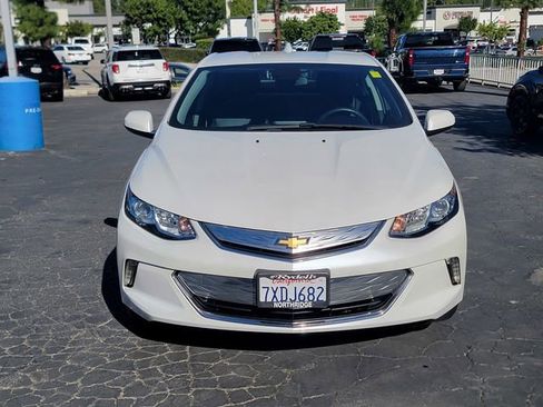 Used 2017 Chevrolet Volt LT w/ Comfort Package image 2
