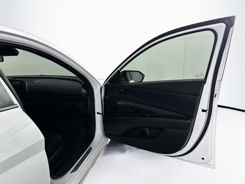 Used 2025 Hyundai Elantra Sport image 30