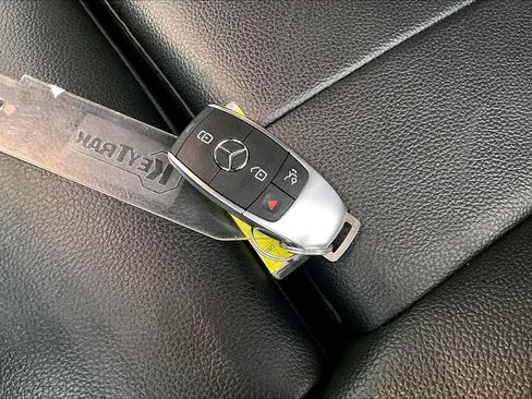 Certified 2022 Mercedes-Benz GLB 250 image 12