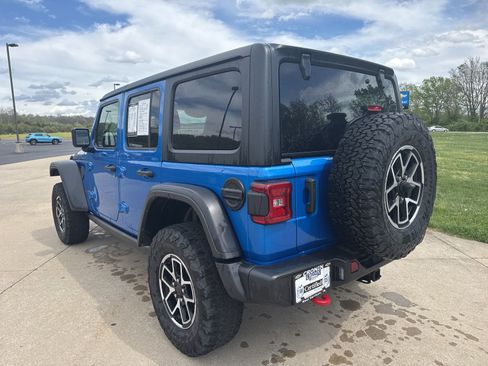 Used 2024 Jeep Wrangler Unlimited Rubicon AWD/4WD image 6