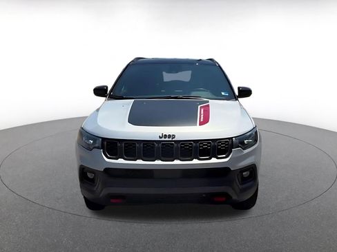 Used 2025 Jeep Compass Trailhawk AWD/4WD image 2