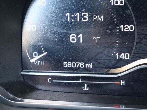 Used 2022 GMC Yukon XL SLE w/ Gmc Pro Safety Plus Package image 25