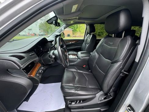 Used 2020 Cadillac Escalade Luxury AWD/4WD image 17