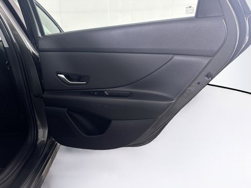 Used 2025 Hyundai Elantra SEL image 32