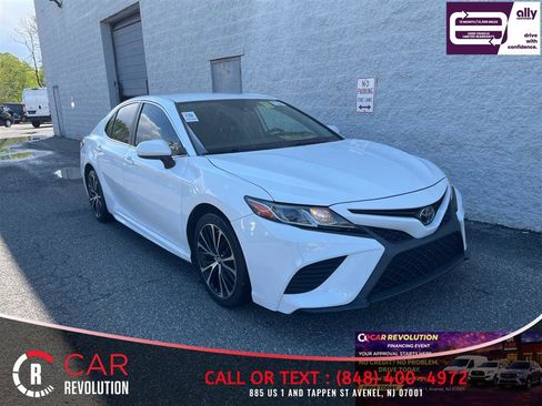 Used 2019 Toyota Camry SE FWD image 1