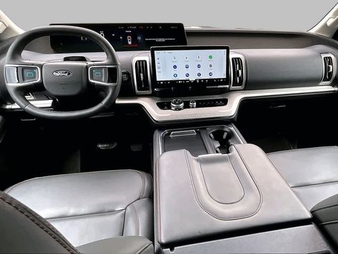 Used 2025 Ford Expedition Active RWD image 16