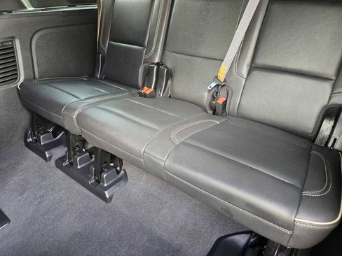 Certified 2024 GMC Yukon XL SLT w/ SLT Luxury Package AWD/4WD image 30