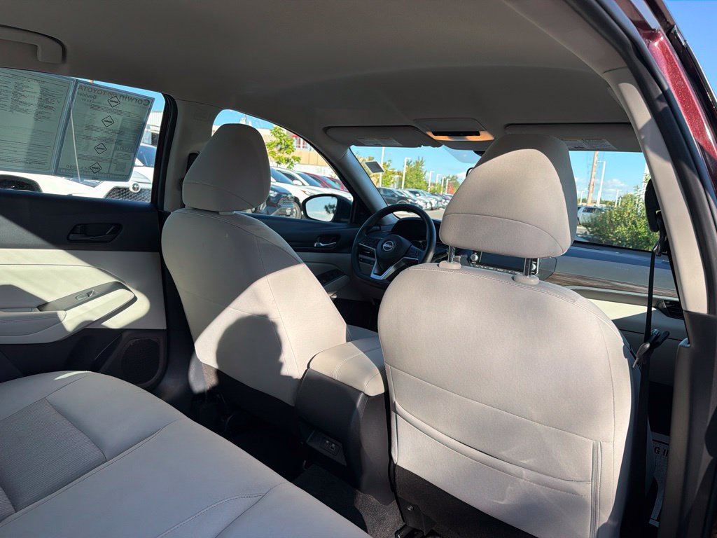 Used 2025 Nissan Altima 2.5 SV FWD image 16