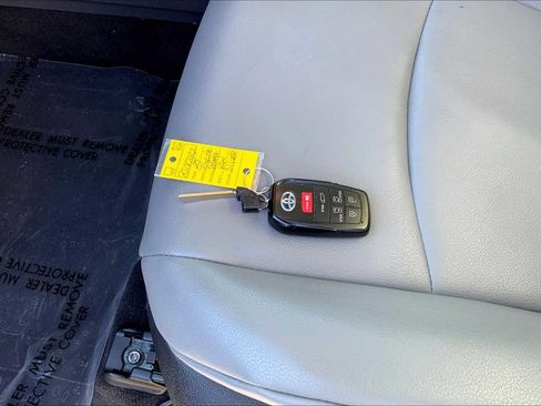 Used 2024 Toyota Sienna XLE image 14