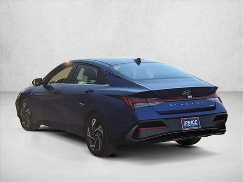 Certified 2025 Hyundai Elantra Limited image 8