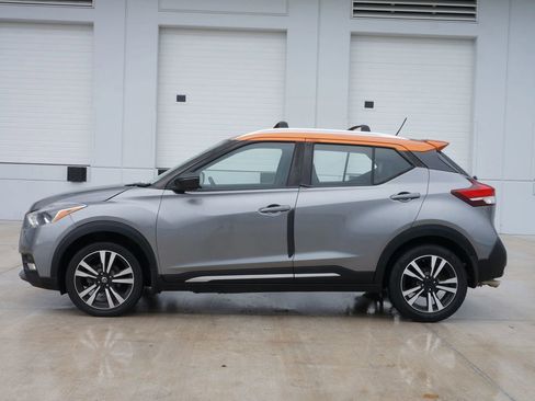 Used 2019 Nissan Kicks SR w/ SR Premium Package FWD image 7