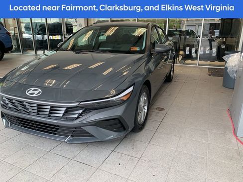 New 2025 Hyundai Elantra SE image 2