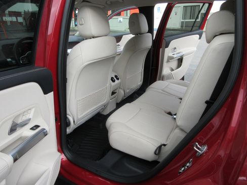 Used 2022 Mercedes-Benz GLB 250 4MATIC image 34