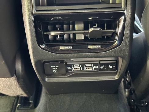 Used 2025 Jeep Grand Cherokee Limited AWD/4WD image 20